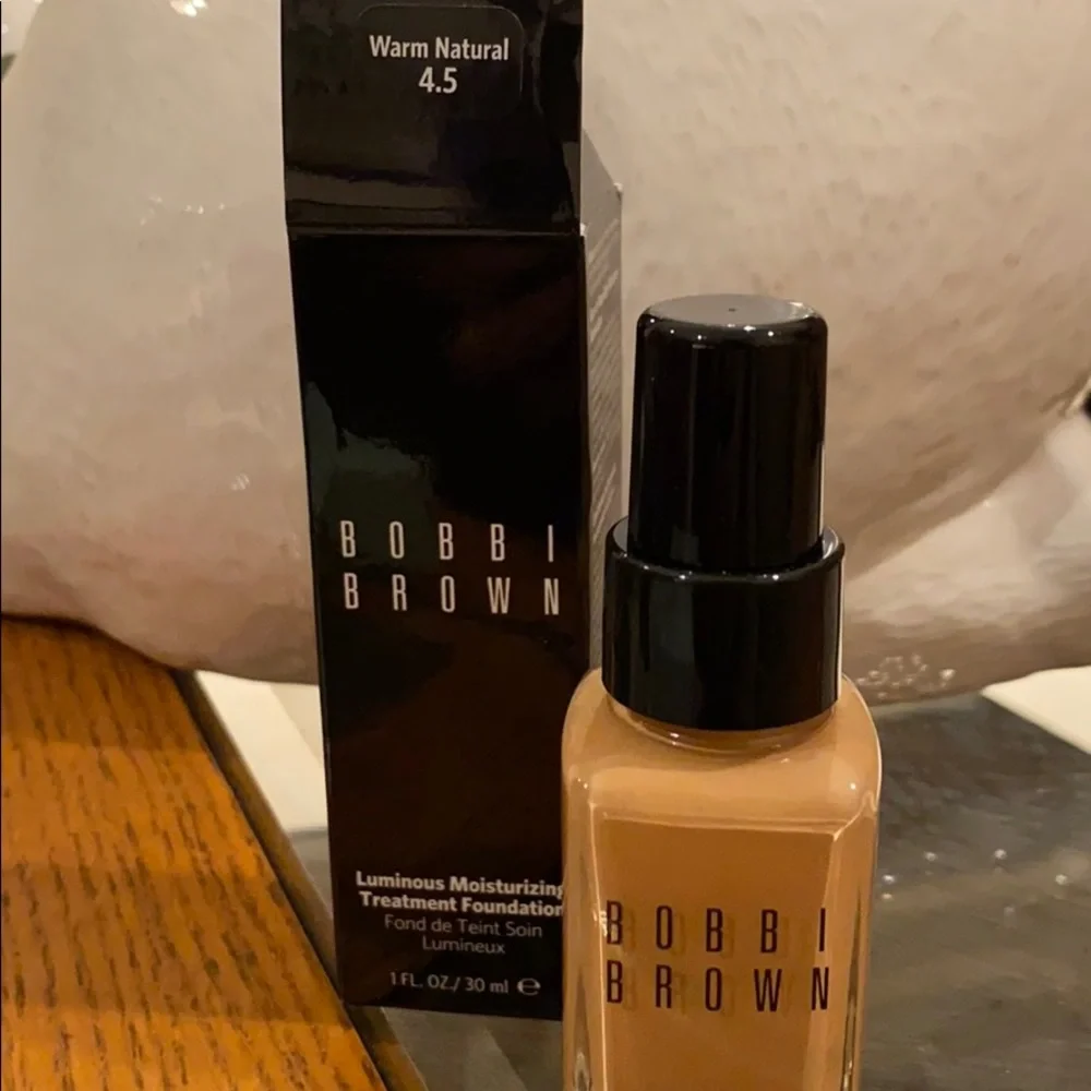 Bobbi Brown Luminous Moisturizing  Foundation